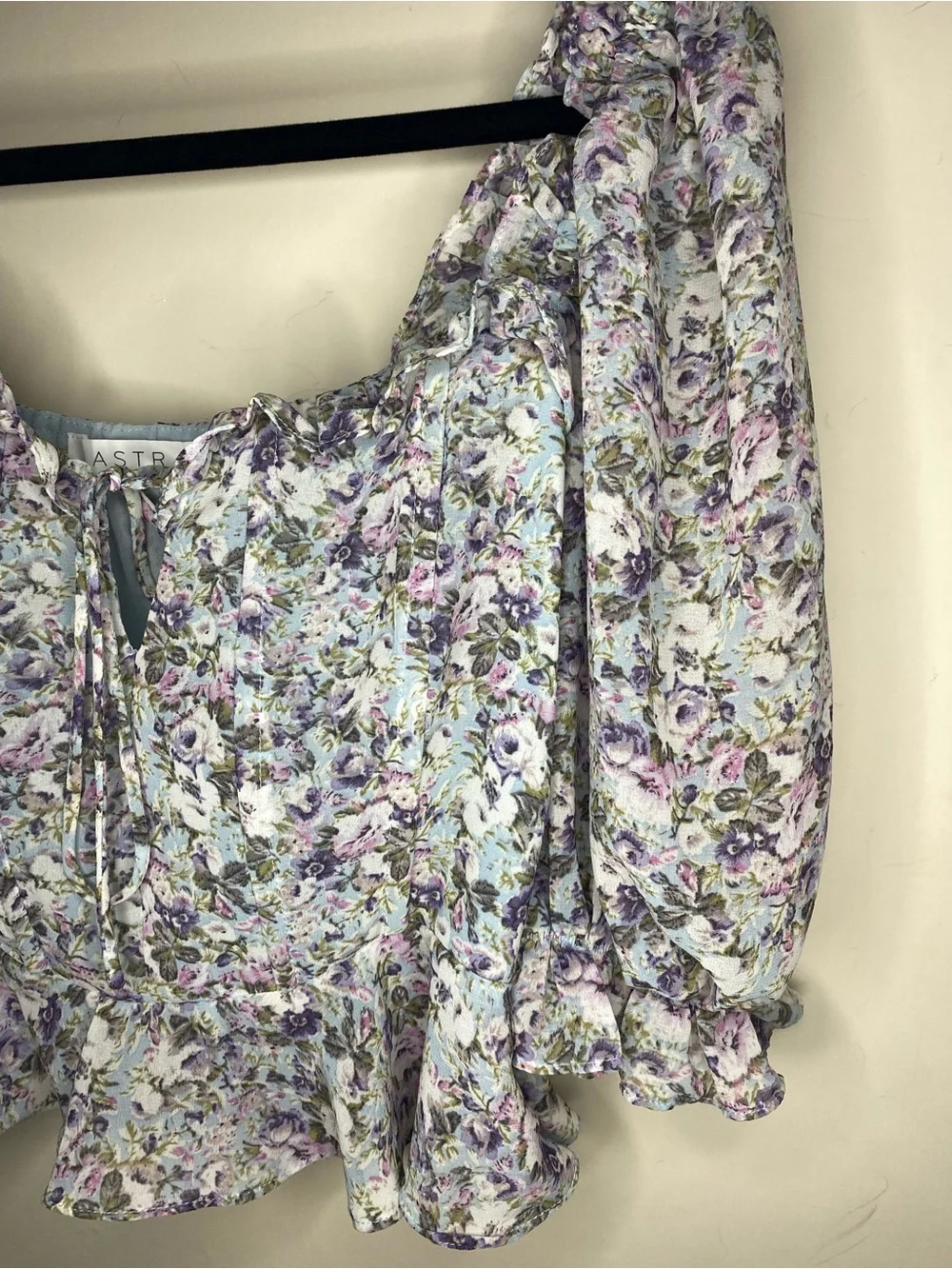 ASTR the Label Floral Puff-Sleeve Smocked Peasant Top - Lavender Gray Floral